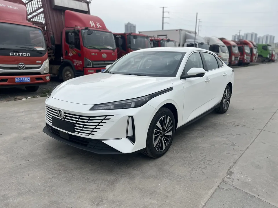 Changan Eado PHEV Eado PHEV 2025 Smart New Blue Whale 145KM Battleship Edition 2026 — photo 1, buy with delivery to Moscow