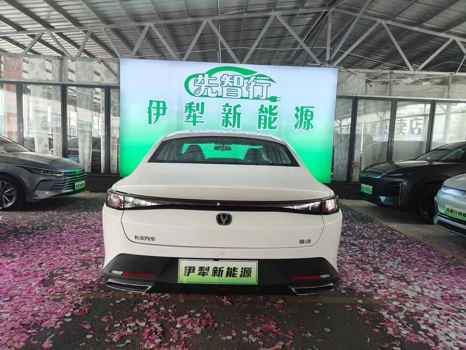 Changan Eado PHEV Eado PHEV 2025 Smart New Blue Whale 145KM Battleship Edition 2026 — thumbnail 2