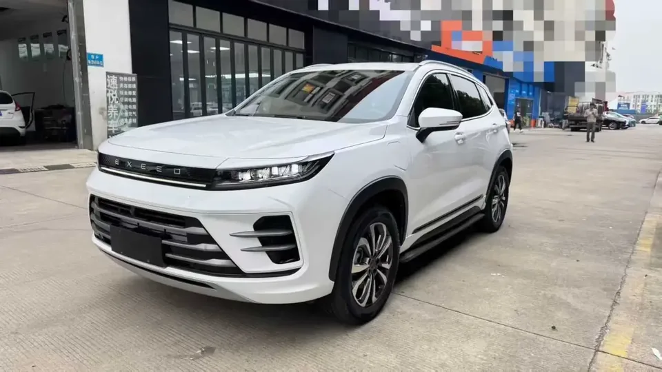 Exeed Xingtu Zhuifeng C-DM Xingtu Zhuifeng C-DM 2022 1.5TCI-DHT 105KM Riding on the Wind Edition 2023 — photo 1, buy with delivery to Moscow