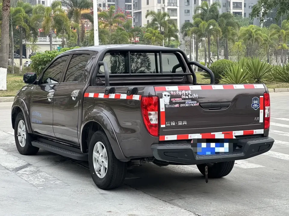 Jiangling Bible bible 2023 2.5T manual diesel 2WD comfort version standard wheelbase 2024 — thumbnail 4