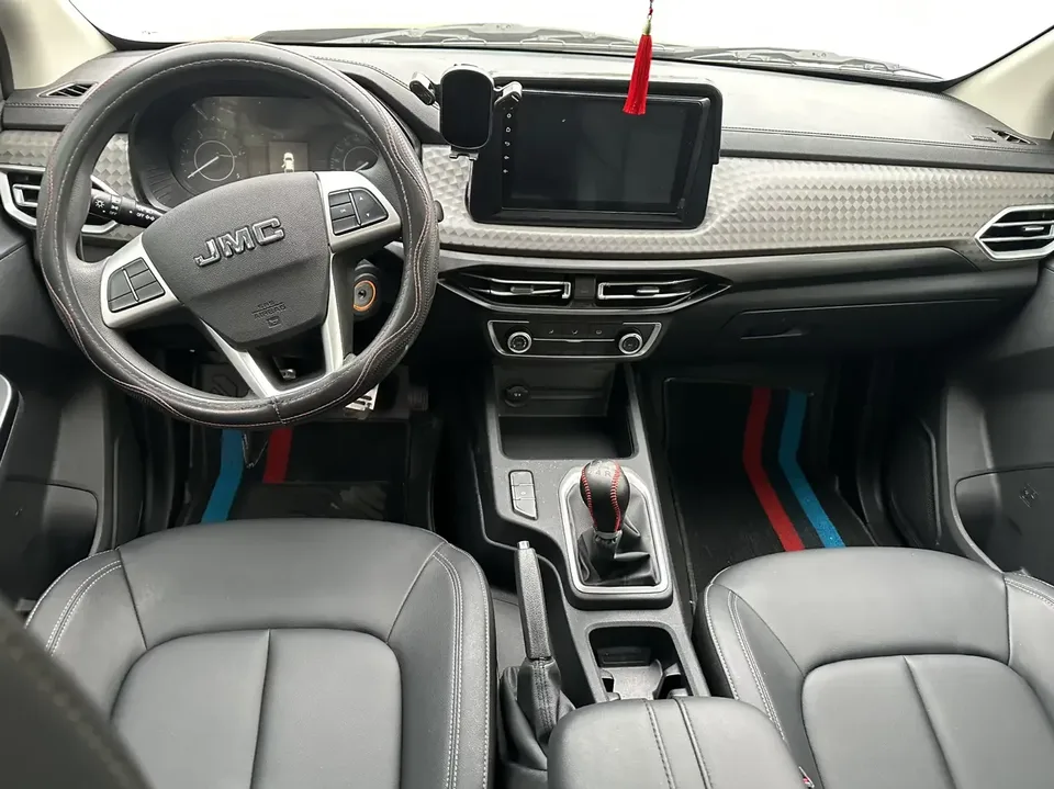 Jiangling Bible bible 2023 2.5T manual diesel 2WD comfort version standard wheelbase 2024 — thumbnail 5