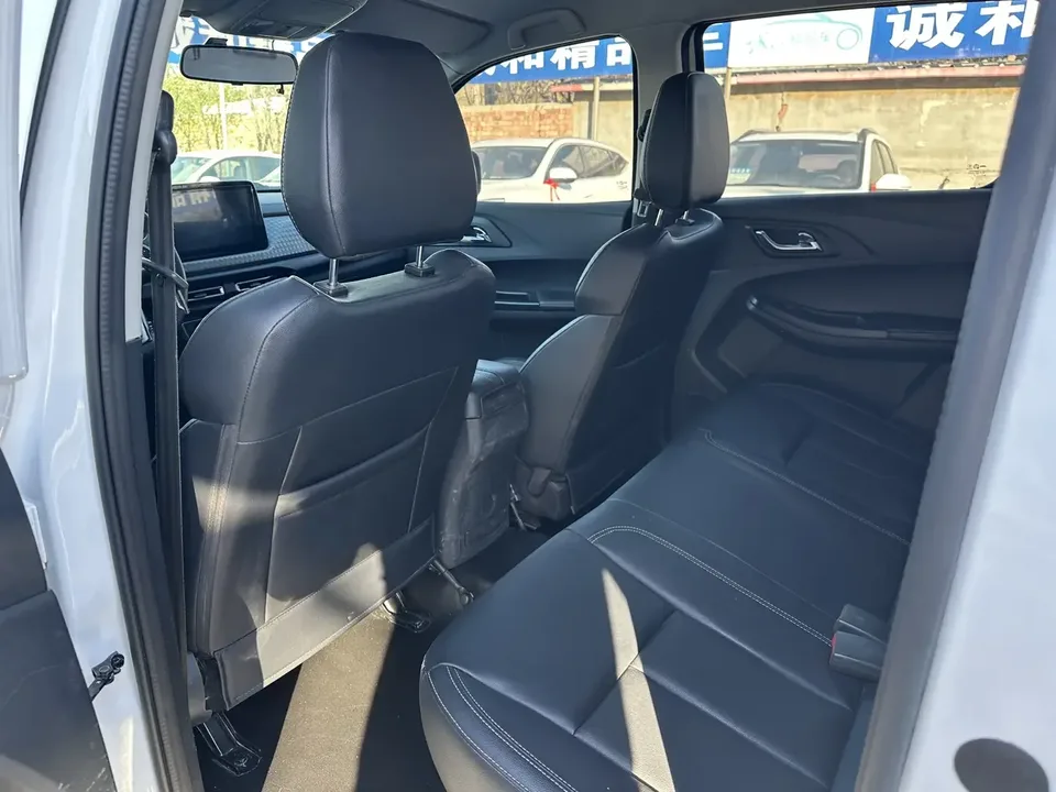 Jiangling Bible bible 2023 2.5T manual diesel 4WD comfort version standard wheelbase 2023 — thumbnail 3