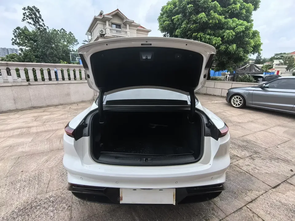IM Motors L7 Zhiji L7 2022 Pro version 2022 — thumbnail 2