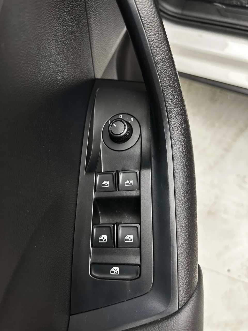 Skoda Comek Comek 2022 1.5L Automatic Comfort Edition 2023 — thumbnail 3