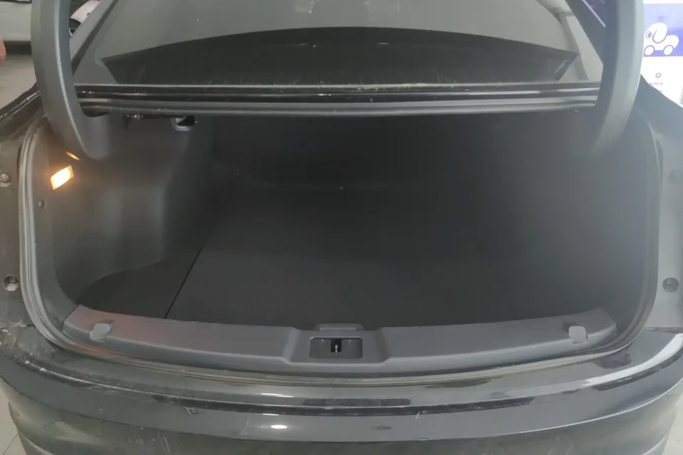 Hongqi E-QM5 Hongqi E-QM5 2022 Charging 431km LeXiang Edition 5-seater 2023 — миниатюра 5