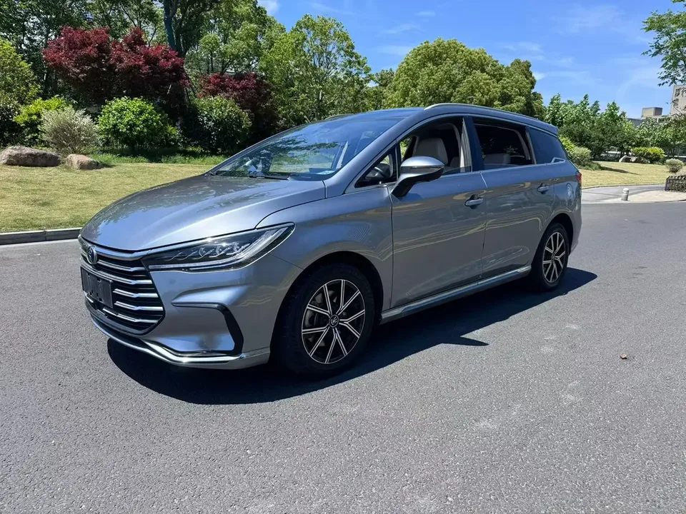 BYD Song MAX DM Song MAX DM 2022 DM-i 105KM Flagship 2022 — фото 1, купить с доставкой в Москву
