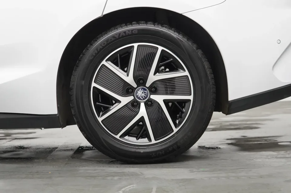 BYD Qin L DM Qin L DM 2025 DM-i 120KM Intelligent Driving Edition 2025 — thumbnail 3