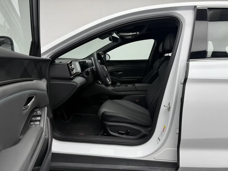 BYD Qin L DM Qin L DM 2025 DM-i 120KM Intelligent Driving Edition 2025 — thumbnail 5