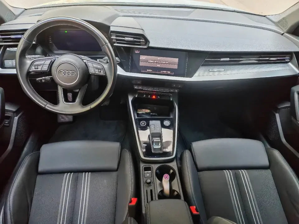 Audi A3 Audi A3 2021 Sportback 35 TFSI Wang Yibo co-branded limited edition 2023 — thumbnail 3