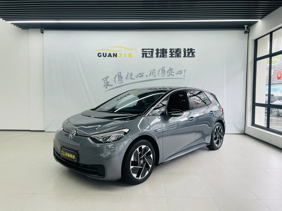 Volkswagen ID.3 Volkswagen ID.3 2023 Upgraded Pure Smart Edition 2023 — photo 1, buy with delivery to Moscow