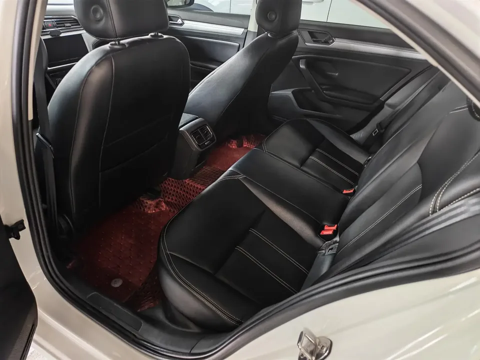 Volkswagen Lamando Lingdu 2021 230TSI DSG Fashion Edition 2022 — thumbnail 3