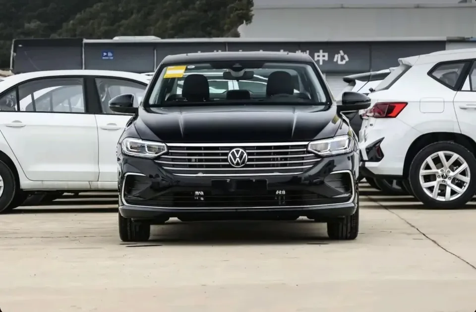 Volkswagen Lavida Lavida 2023 1.5L Automatic Fully Edition 2023 — photo 1, buy with delivery to Moscow
