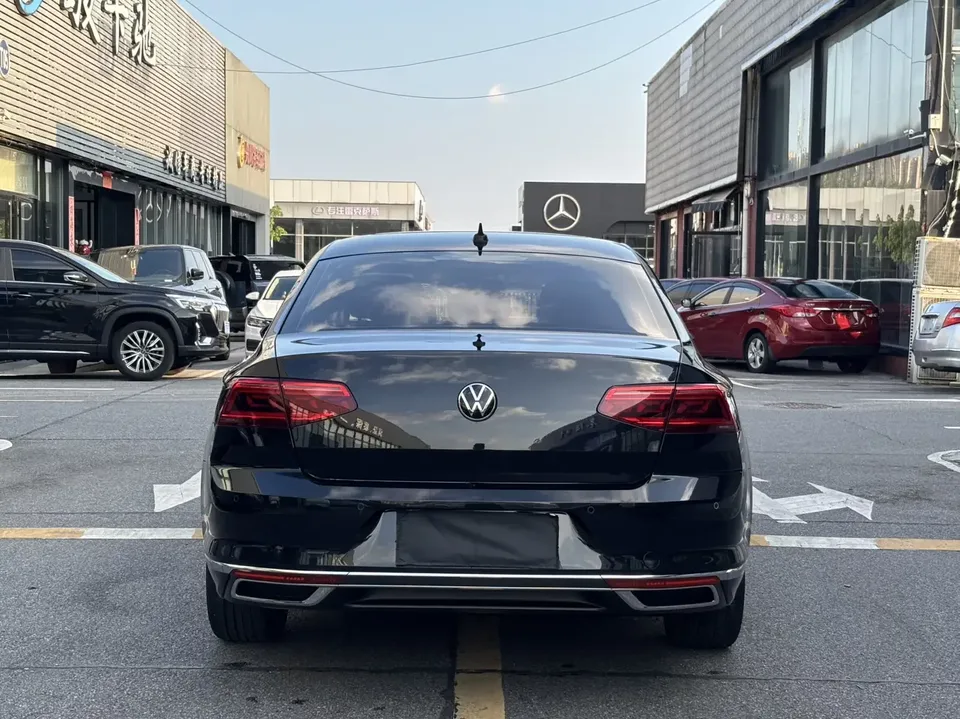 Volkswagen Magotan Magotan 2020 280TSI DSG Leading 2022 — миниатюра 2