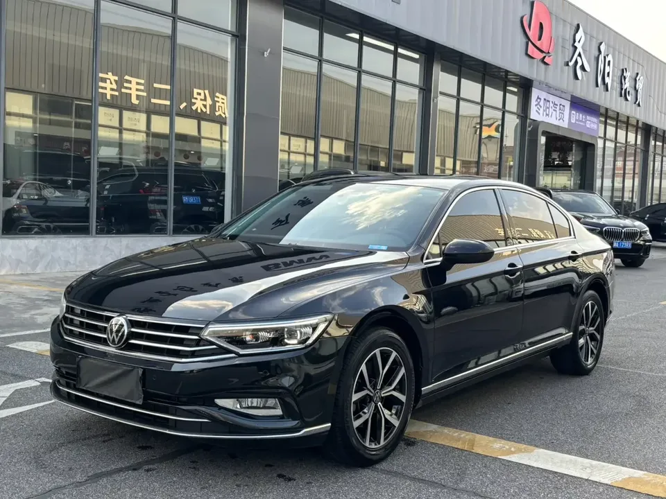 Volkswagen Magotan Magotan 2020 280TSI DSG Leading 2022 — photo 1, buy with delivery to Moscow
