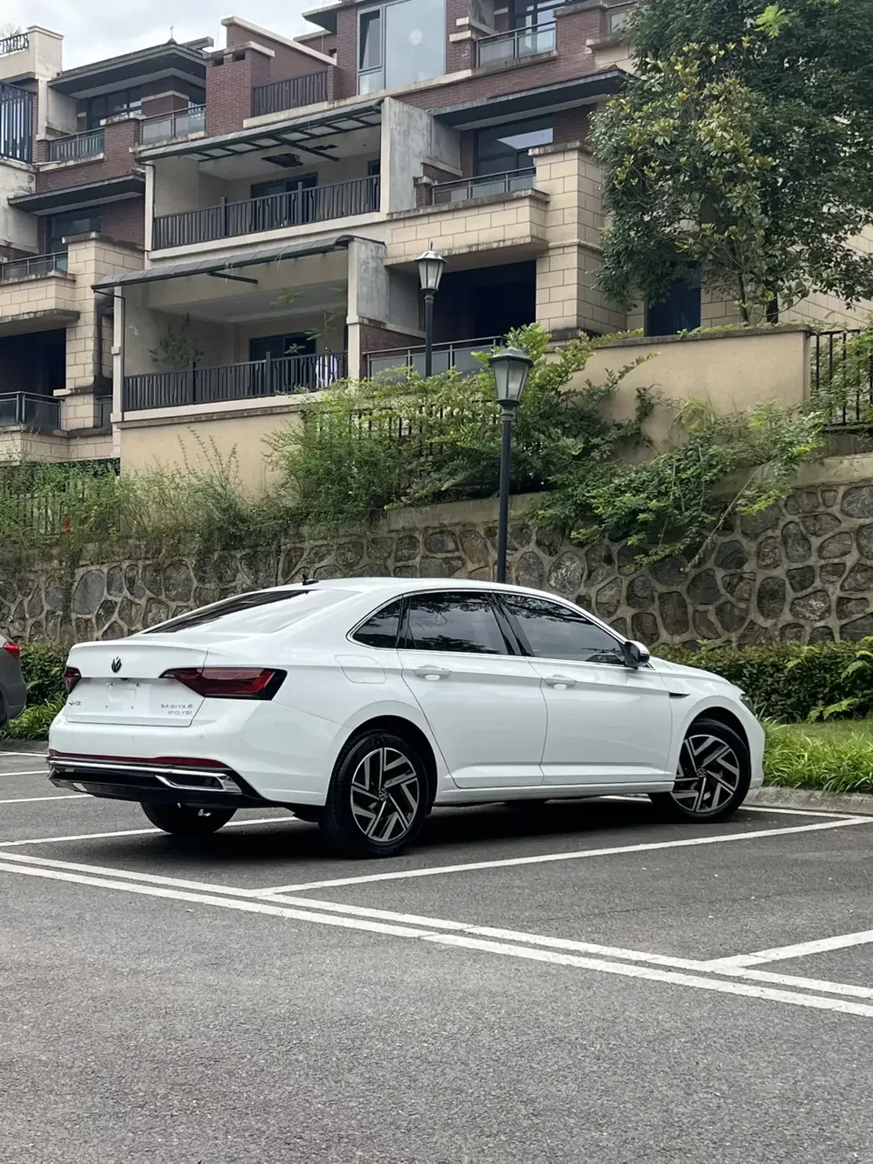 Volkswagen Sagitar Sagitar 2024 300TSI DSG Beyond Edition 2025 — thumbnail 2