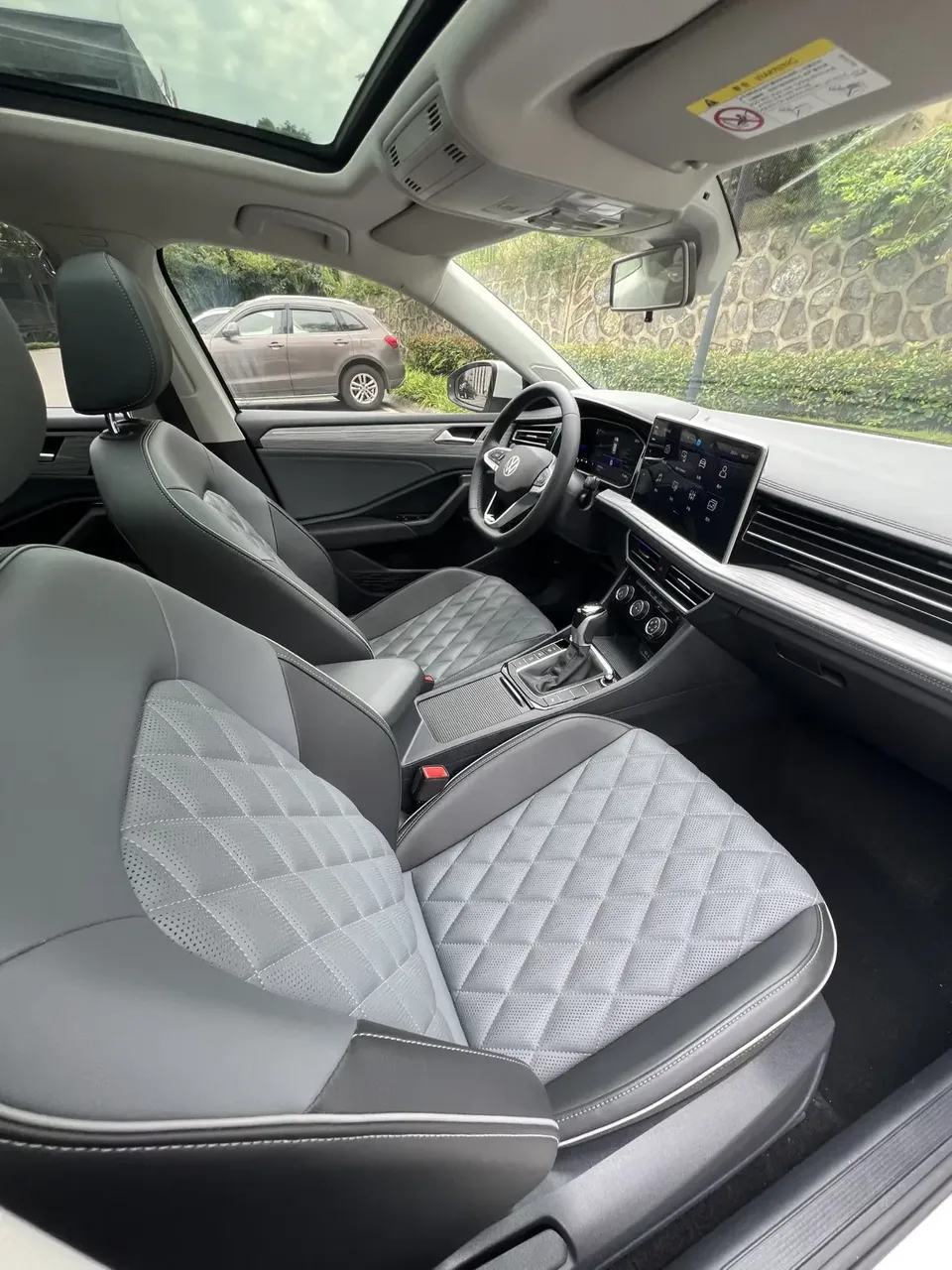 Volkswagen Sagitar Sagitar 2024 300TSI DSG Beyond Edition 2025 — thumbnail 4