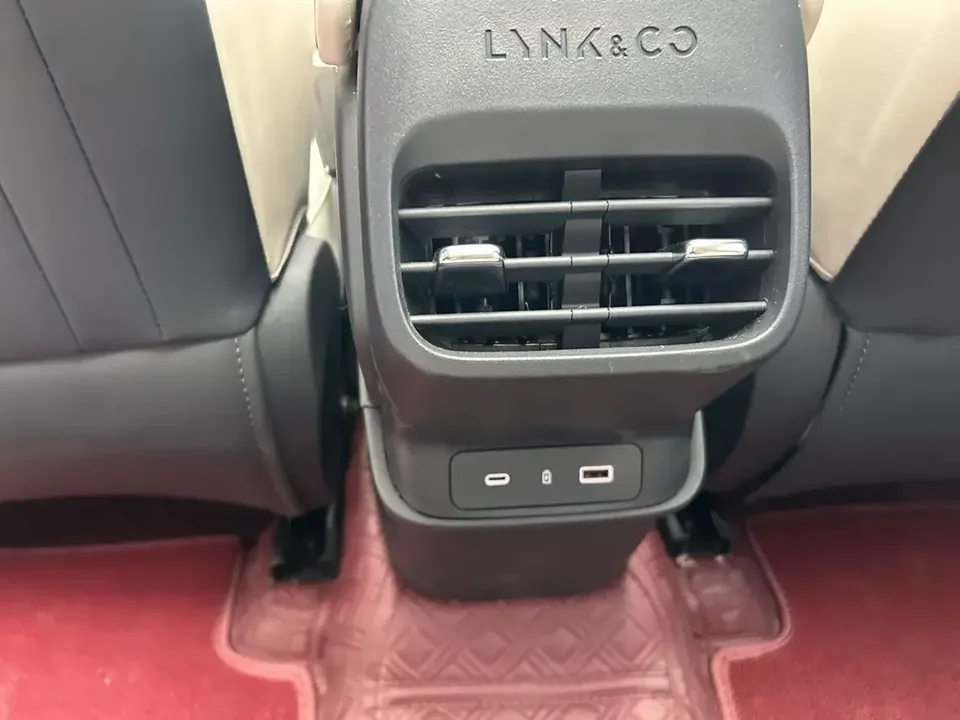 Lynk & Co 06 Lynk & Co 06 2025 Renew 1.5T Halo 2024 — thumbnail 4