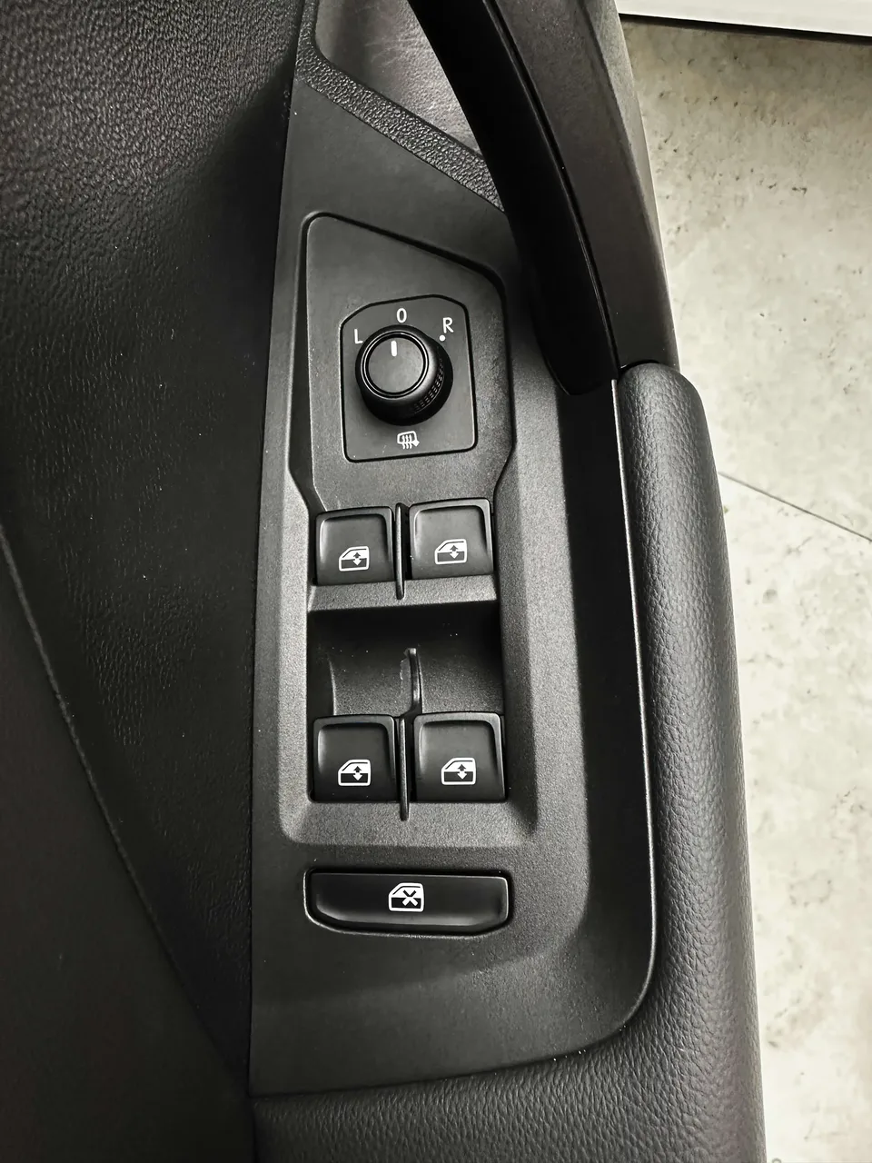 Volkswagen Tharu tuyue 2021 280TSI 2WD Comfort Edition 2022 — thumbnail 3