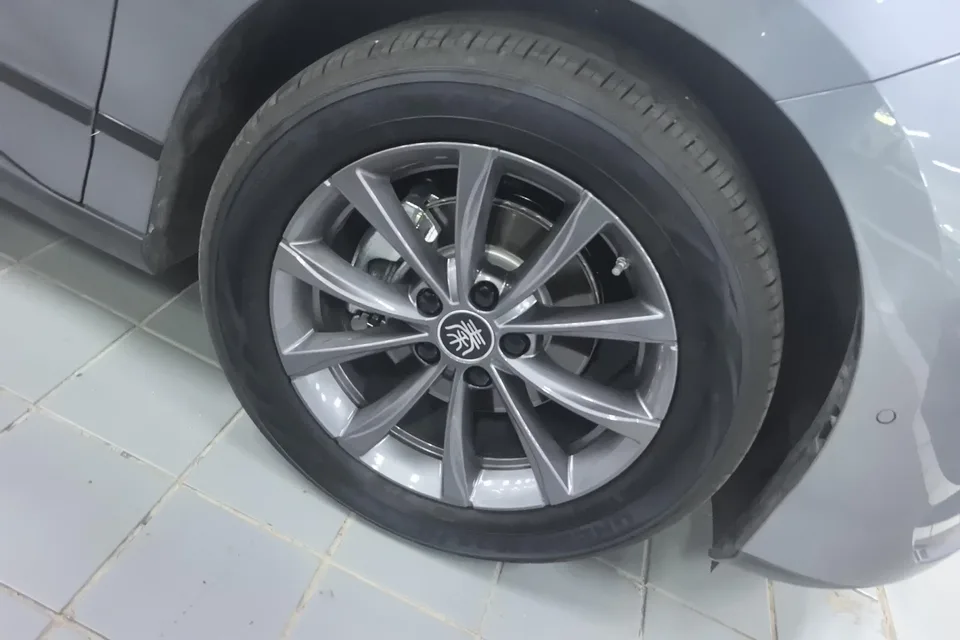 BYD Qin L EV Qin L EV 2025 470KM Leading Model 2025 — thumbnail 3