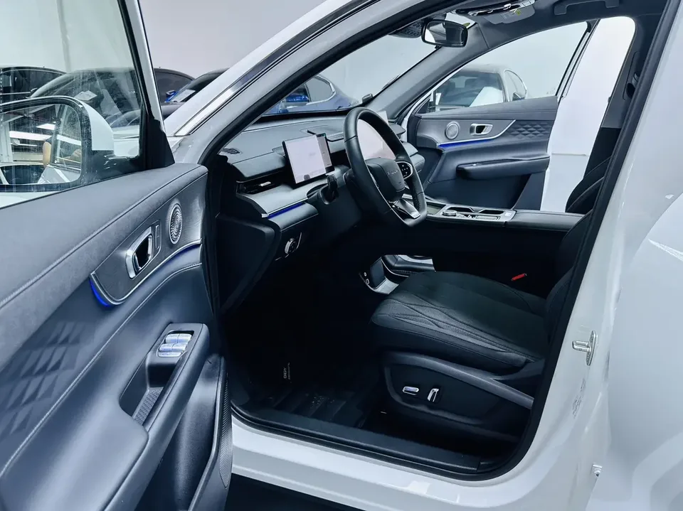 Chery Fengyun T8 Fengyun T8 2025 1.5T 130km Deluxe Edition 2025 — thumbnail 4