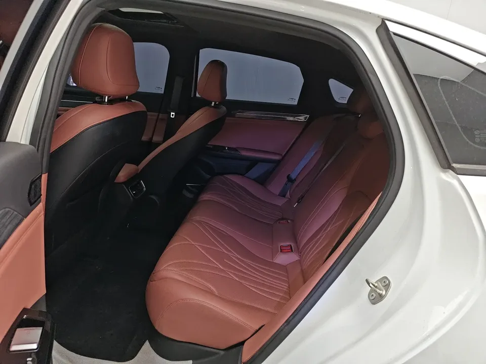 Geely Galaxy L6 Galaxy L6 2025 1.5 EM-i DHT 140KM Exploration+ Edition 2025 — thumbnail 3