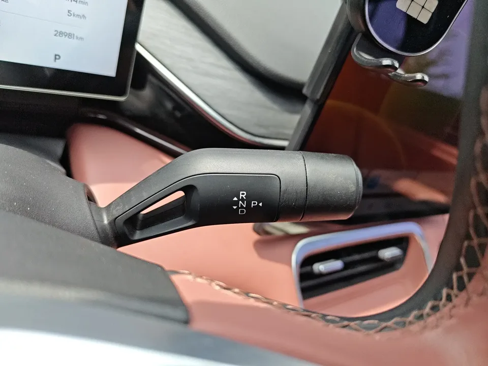 Geely Galaxy L6 Galaxy L6 2025 1.5 EM-i DHT 140KM Exploration+ Edition 2025 — thumbnail 4
