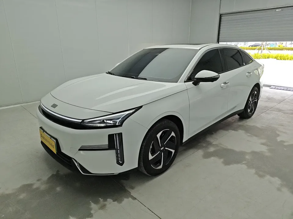 Geely Galaxy L6 Galaxy L6 2025 1.5 EM-i DHT 140KM Exploration+ Edition 2025 — photo 1, buy with delivery to Moscow