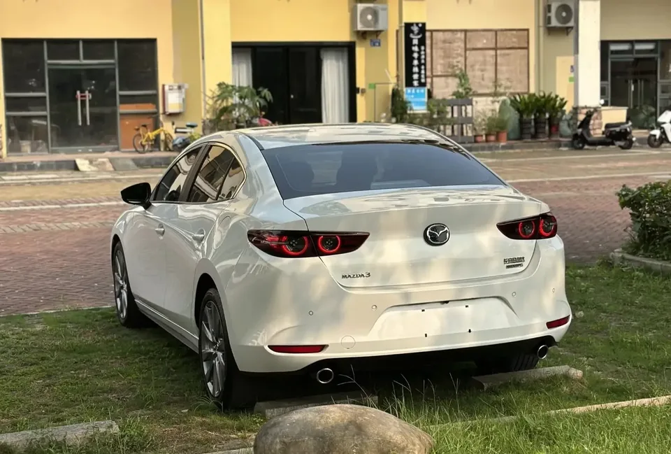 Mazda Axela Mazda3 Angkesela 2023 2.0L Automatic Premium Edition 2023 — thumbnail 2