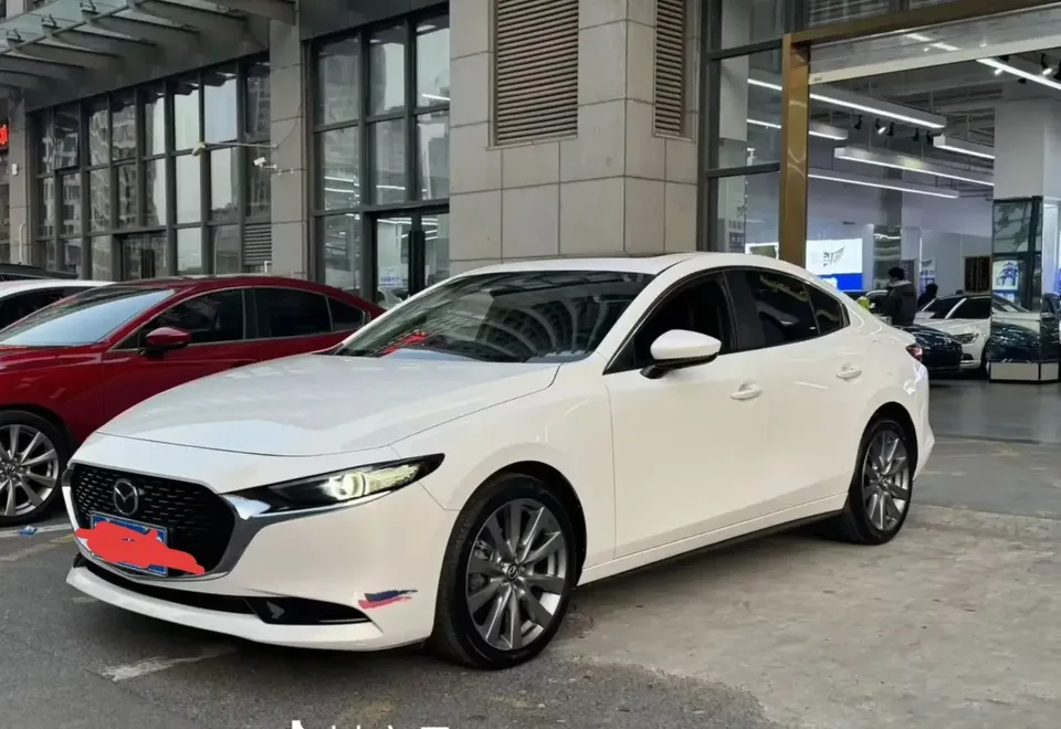 Mazda Axela Mazda3 Angkesela 2023 2.0L Automatic Premium Edition 2023 — photo 1, buy with delivery to Moscow
