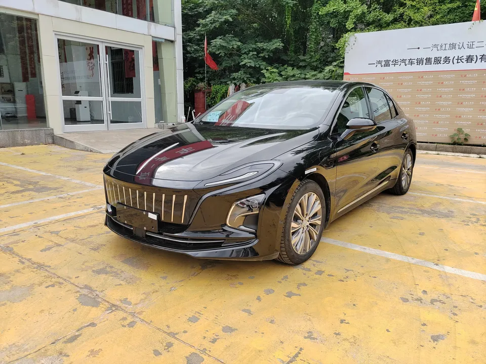 Hongqi E-QM5 Hongqi E-QM5 2024 560KM PLUS version 100kW 2024 — photo 1, buy with delivery to Moscow