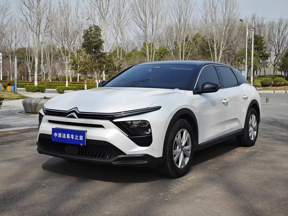 Citroen Versailles C5 X Versailles C5 X 2025 Overseas Edition 2025 — photo 1, buy with delivery to Moscow