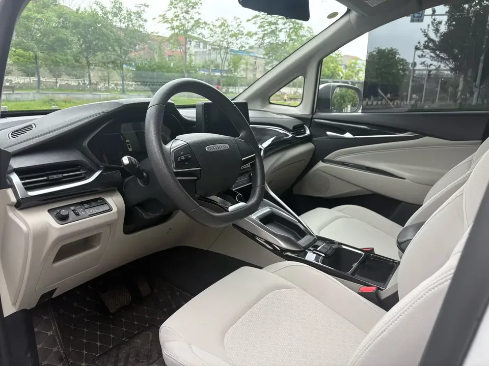 Datong Maxus G50 Maxus G50 2024 PLUS 1.5T Automatic Happiness Recommended Honor Edition 2025 — thumbnail 3