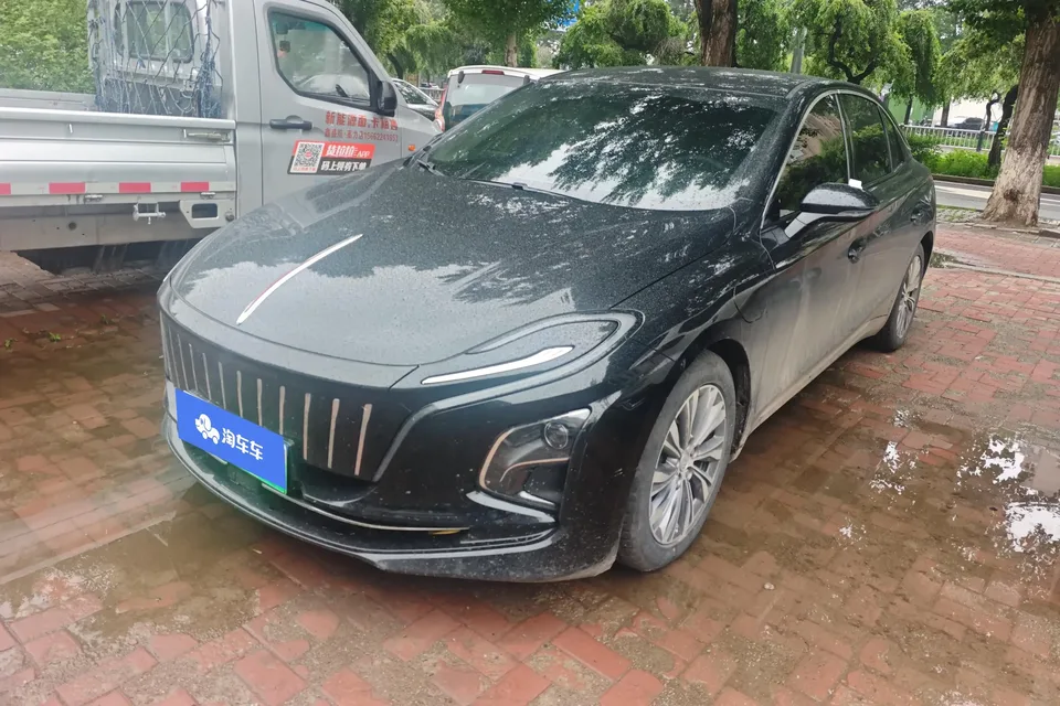 Hongqi E-QM5 Hongqi E-QM5 2024 610KM PLUS version 100kW 2024 — photo 1, buy with delivery to Moscow