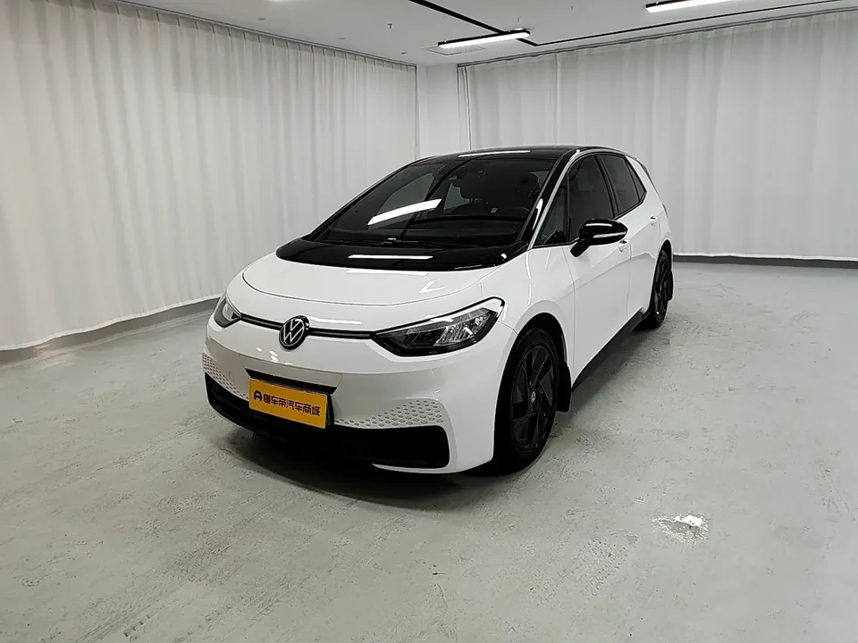Volkswagen ID.3 Volkswagen ID.3 2024 Outstanding Edition 2024 — photo 1, buy with delivery to Moscow