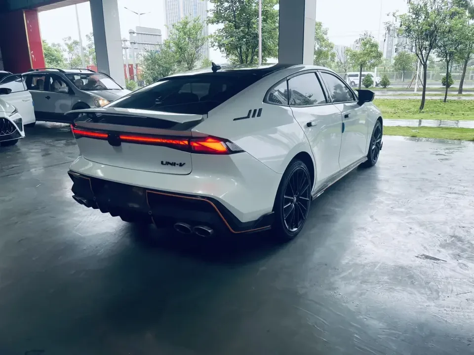 Changan UNI-V Changan UNI-V 2022 1.5T Sports Edition 2022 — миниатюра 2