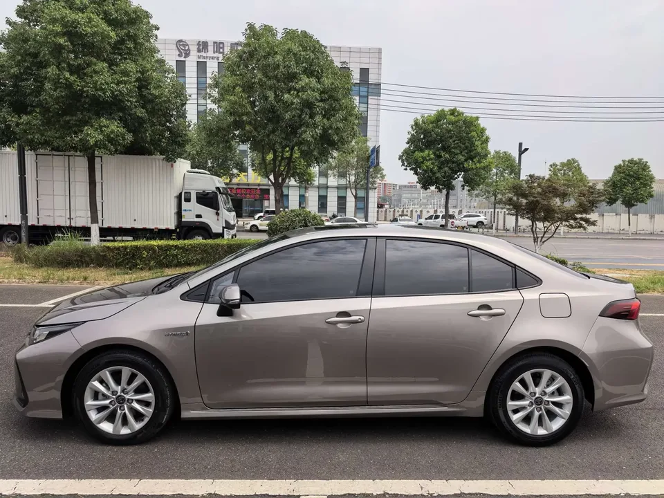 Toyota Corolla Corolla 2023 Intelligent Electric Hybrid Dual Engine 1.8L E-CVT Pioneer Edition 2023 — thumbnail 4