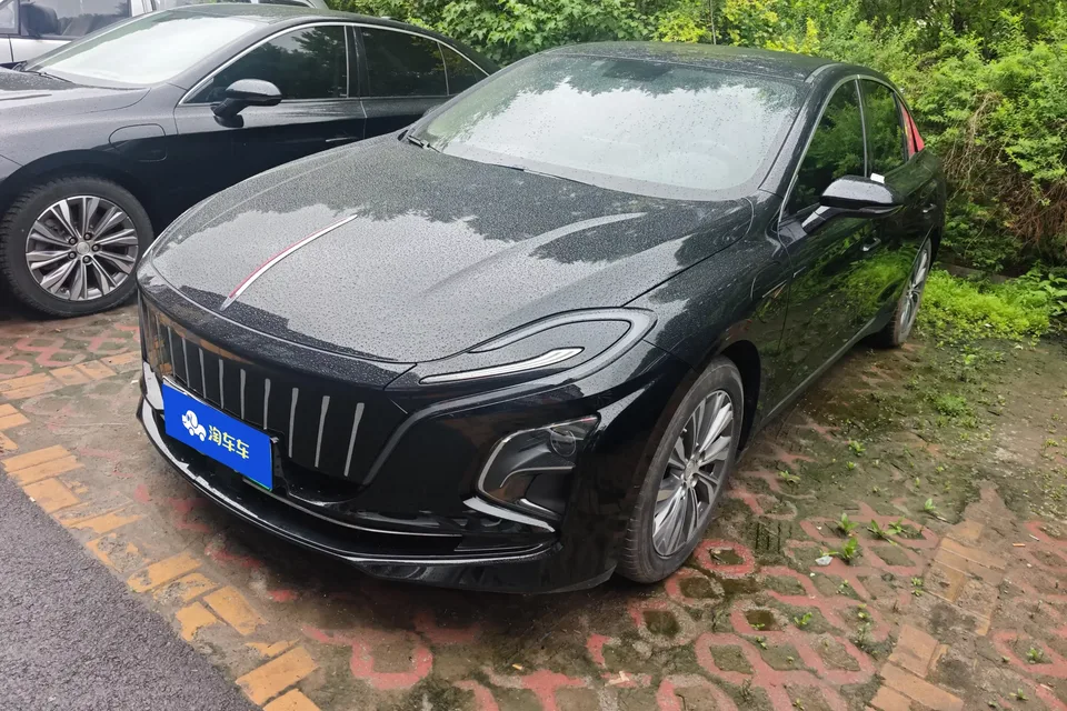 Hongqi E-QM5 Hongqi E-QM5 2024 610KM PLUS version 100kW 2024 — photo 1, buy with delivery to Moscow