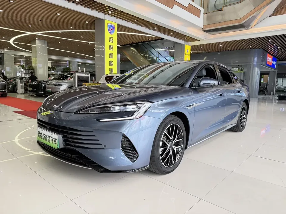 BYD Seal DM Seal DM 2023 DM-i 1.5L 121KM Luxury 2024 — photo 1, buy with delivery to Moscow