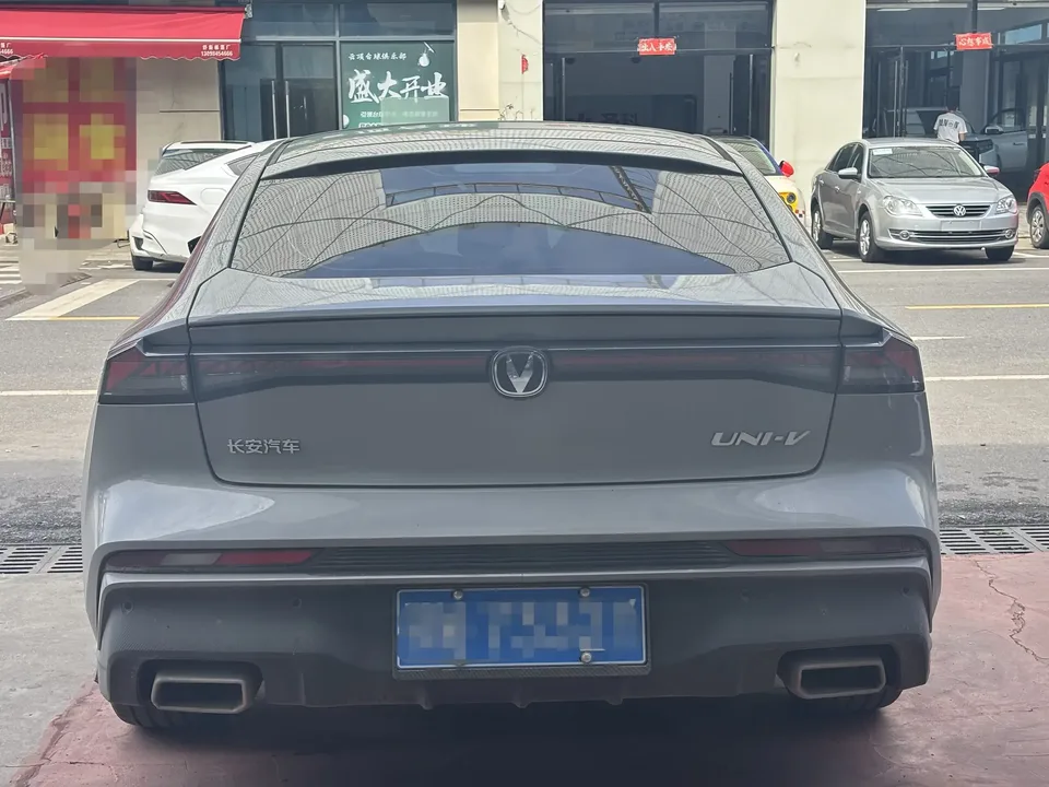Changan UNI-V Changan UNI-V 2024 1.5T Premium 2025 — миниатюра 2