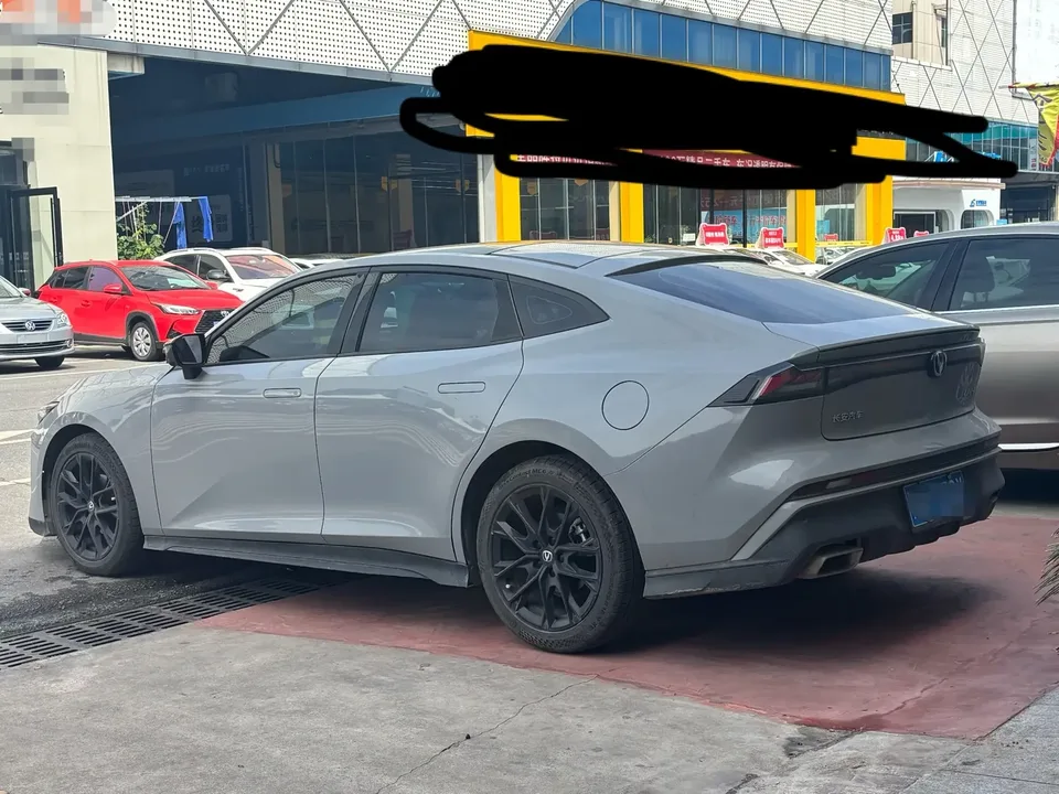 Changan UNI-V Changan UNI-V 2024 1.5T Premium 2025 — миниатюра 4