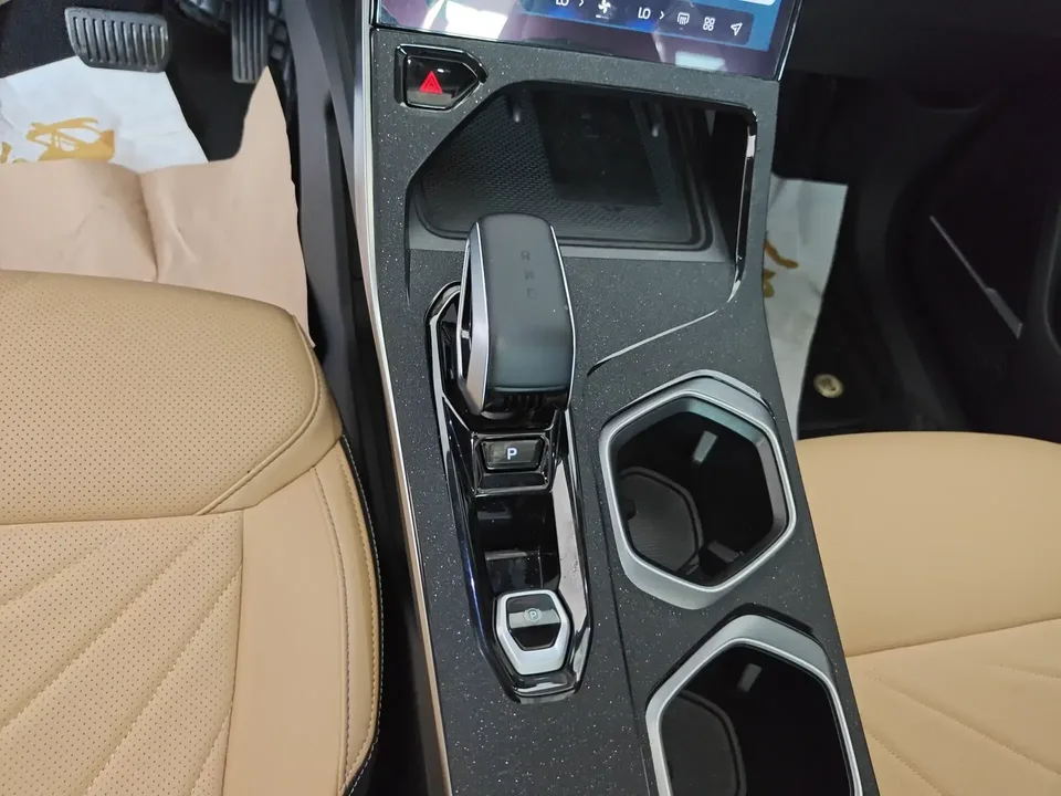 Geely Atlas L Boyue L 2023 1.5TD DCT Premium 2024 — thumbnail 4