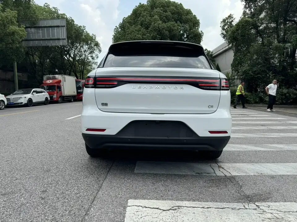 Leapmotor Zero running C11 Zero running C11 2024 500 Smart Edition 2023 — thumbnail 2