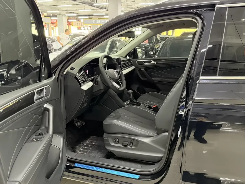 Volkswagen Tiguan L Tiguan L 2023 280TSI Limited Edition 2023 — thumbnail 3