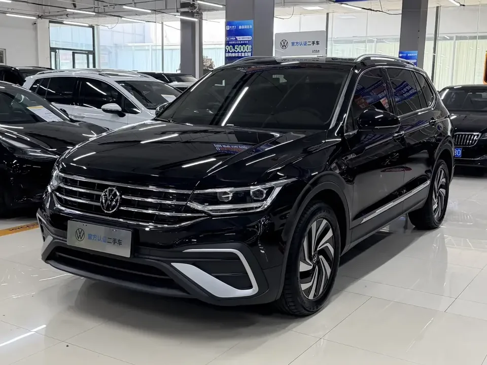 Volkswagen Tiguan L Tiguan L 2023 280TSI Limited Edition 2023 — photo 1, buy with delivery to Moscow