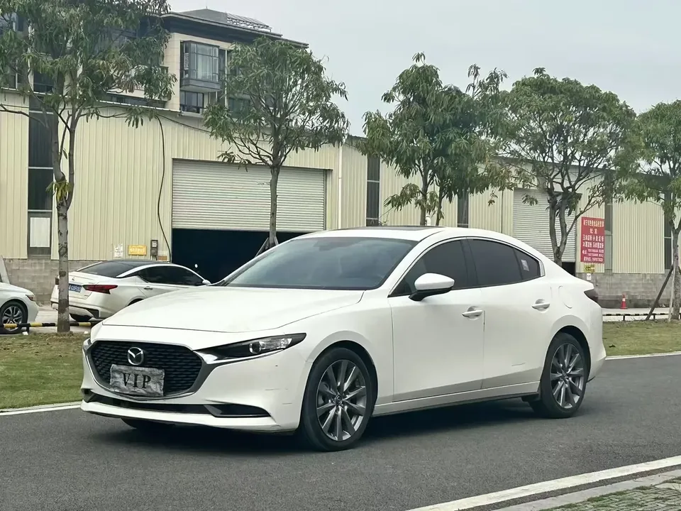 Mazda Axela Mazda3 Angkesela 2021 2.0L Automatic Quality Edition 2022 — photo 1, buy with delivery to Moscow