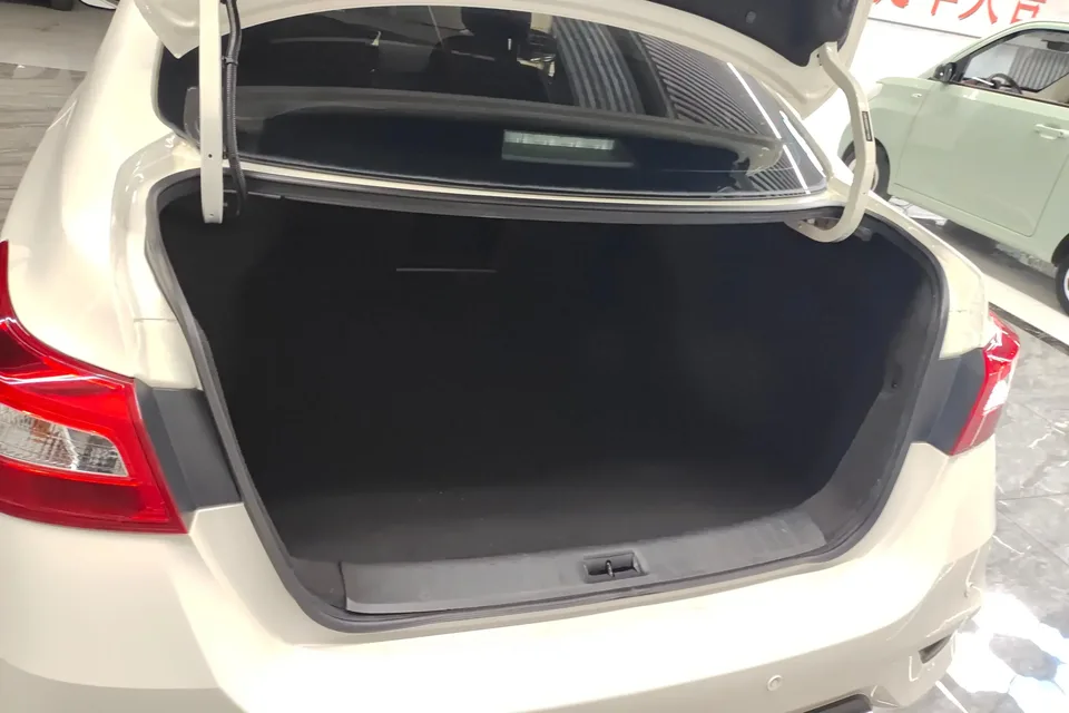 Nissan Sylphy Sylphy 2022 Classic 1.6 XL CVT Deluxe Edition 2025 — thumbnail 5