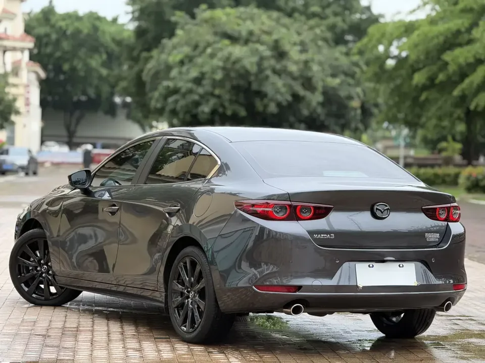 Mazda Axela Mazda3 Angkesela 2023 2.0L Automatic Premium Edition 2023 — thumbnail 2