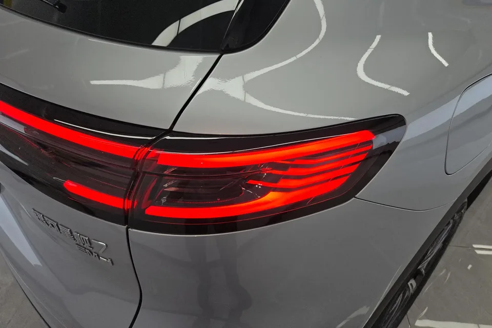 Geely Galaxy Starship 7 EM-i Galaxy Starship 7 EM-i 2025 55KM Departure Edition 2025 — thumbnail 2