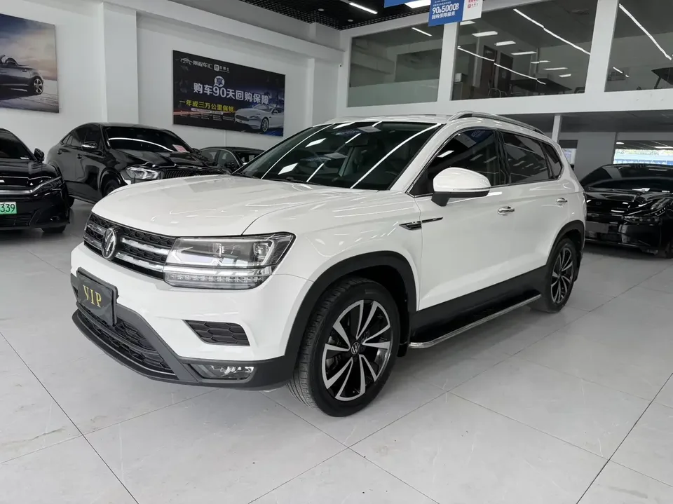 Volkswagen Tharu tuyue 2022 280TSI 2WD Deluxe Edition 2023 — photo 1, buy with delivery to Moscow