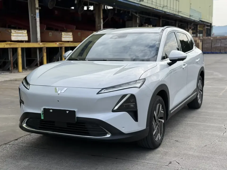 Wuling Starlight S PHEV Wuling Starlight S PHEV 2024 130km Flagship 2024 — photo 1, buy with delivery to Moscow